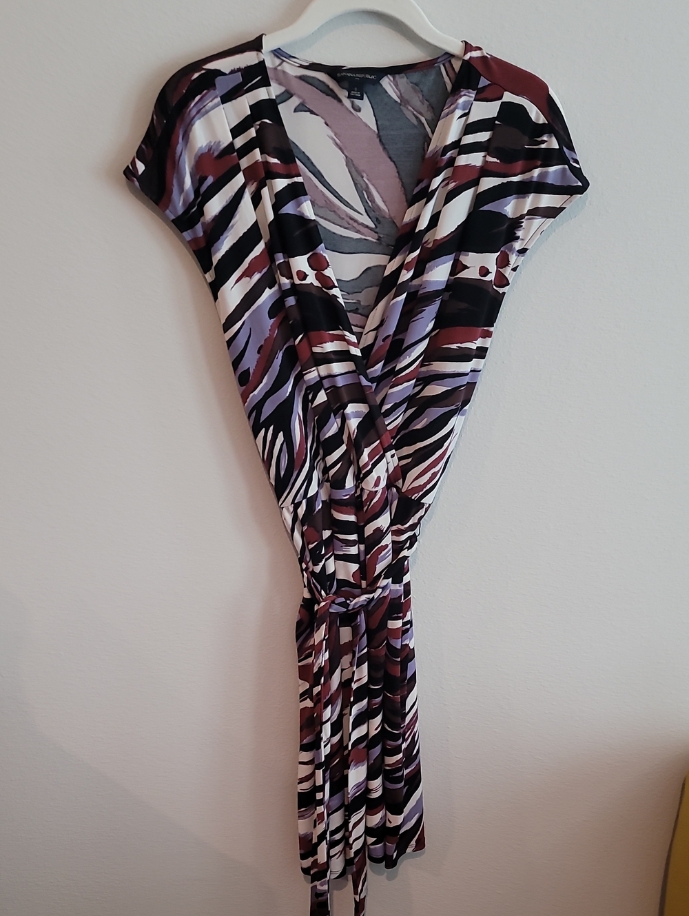Banana Republic Abstract Print V-Neck Dress in Pink, Black and White